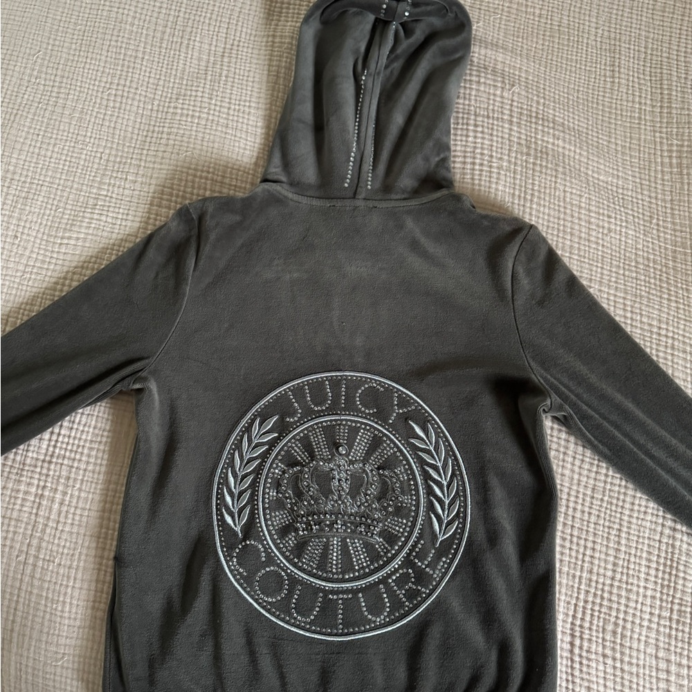 Juicy Couture Gray Hoodie Sweater
(Included matching sweatpants)